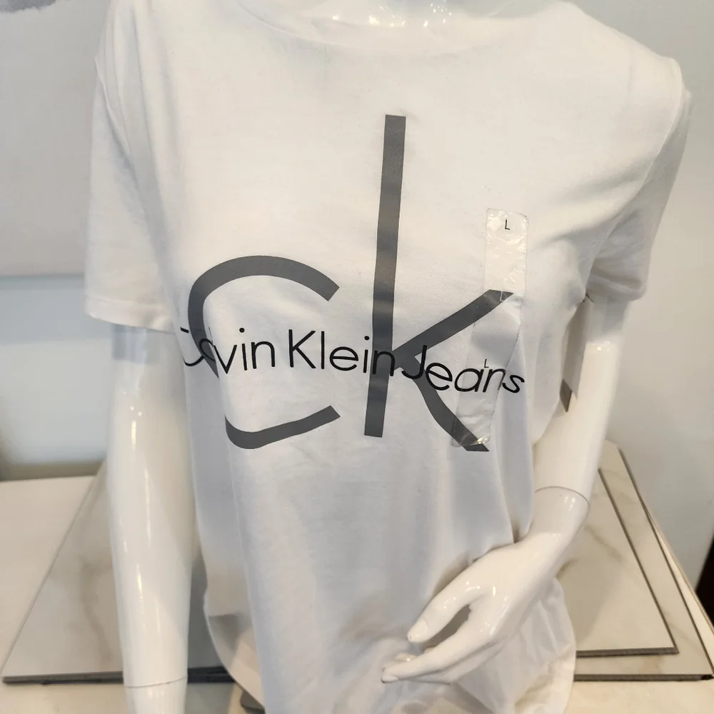 Calvin Klein, NWTO, Women's  white t-shirt. Size Large. - Picture 9 of 16